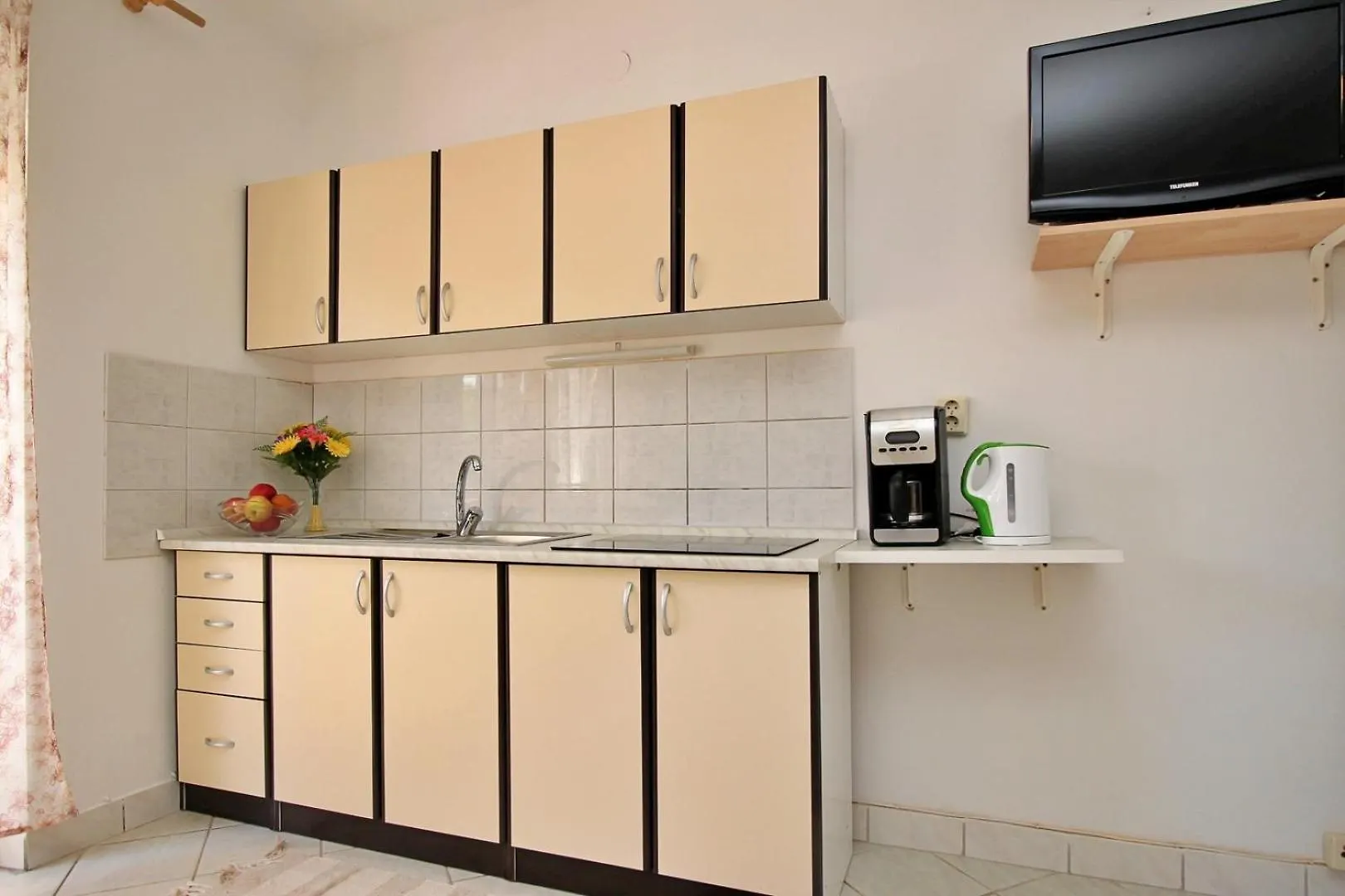 Apartments Nikolic Šilo 3*,