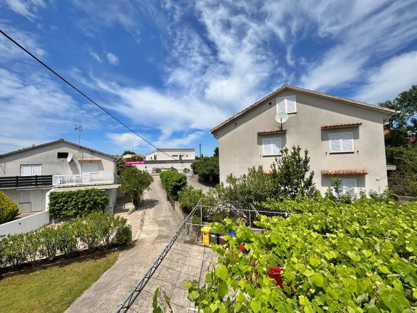 Guest house Apartments Nikolic Silo