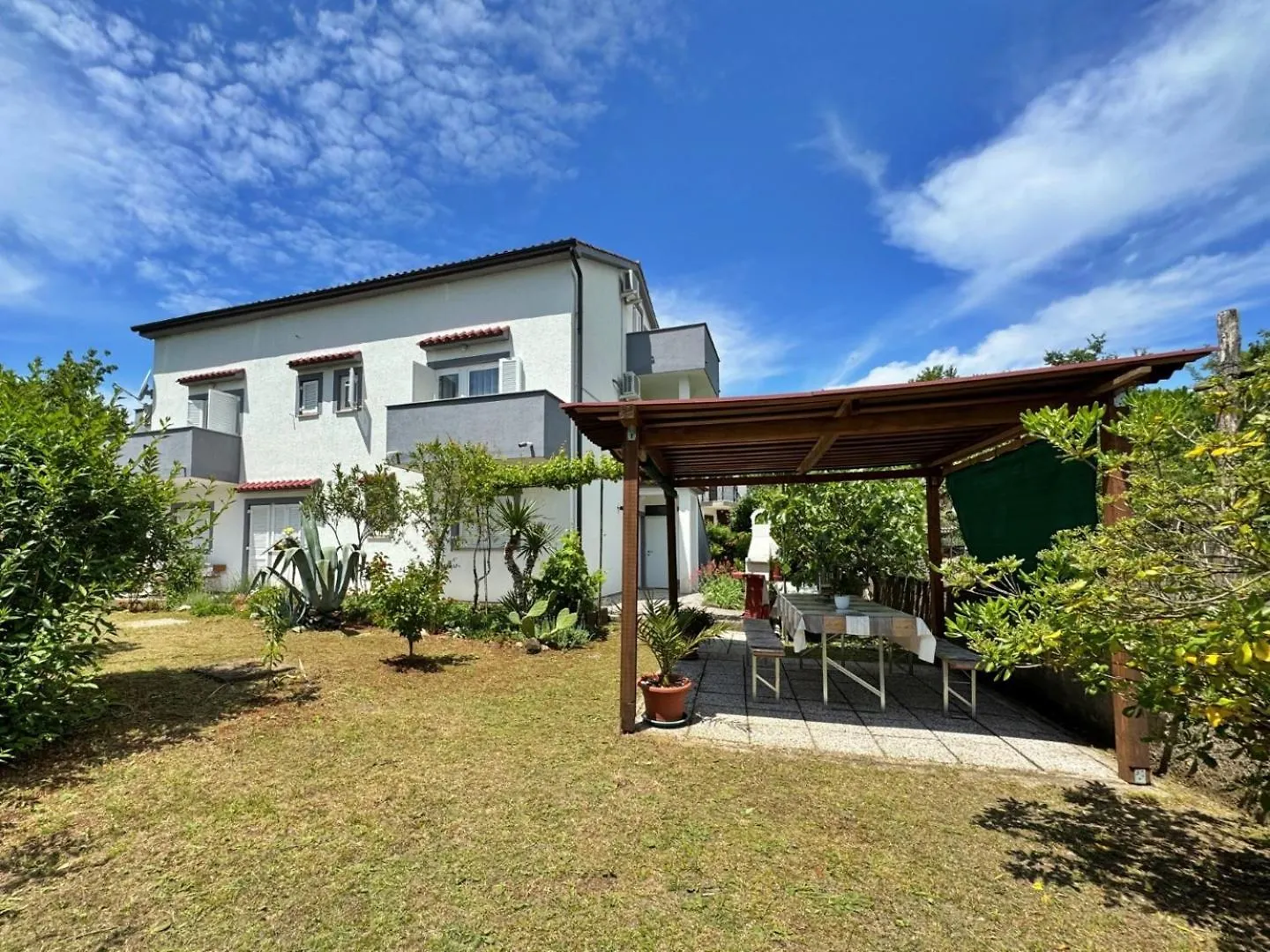 Guest house Apartments Nikolic Silo