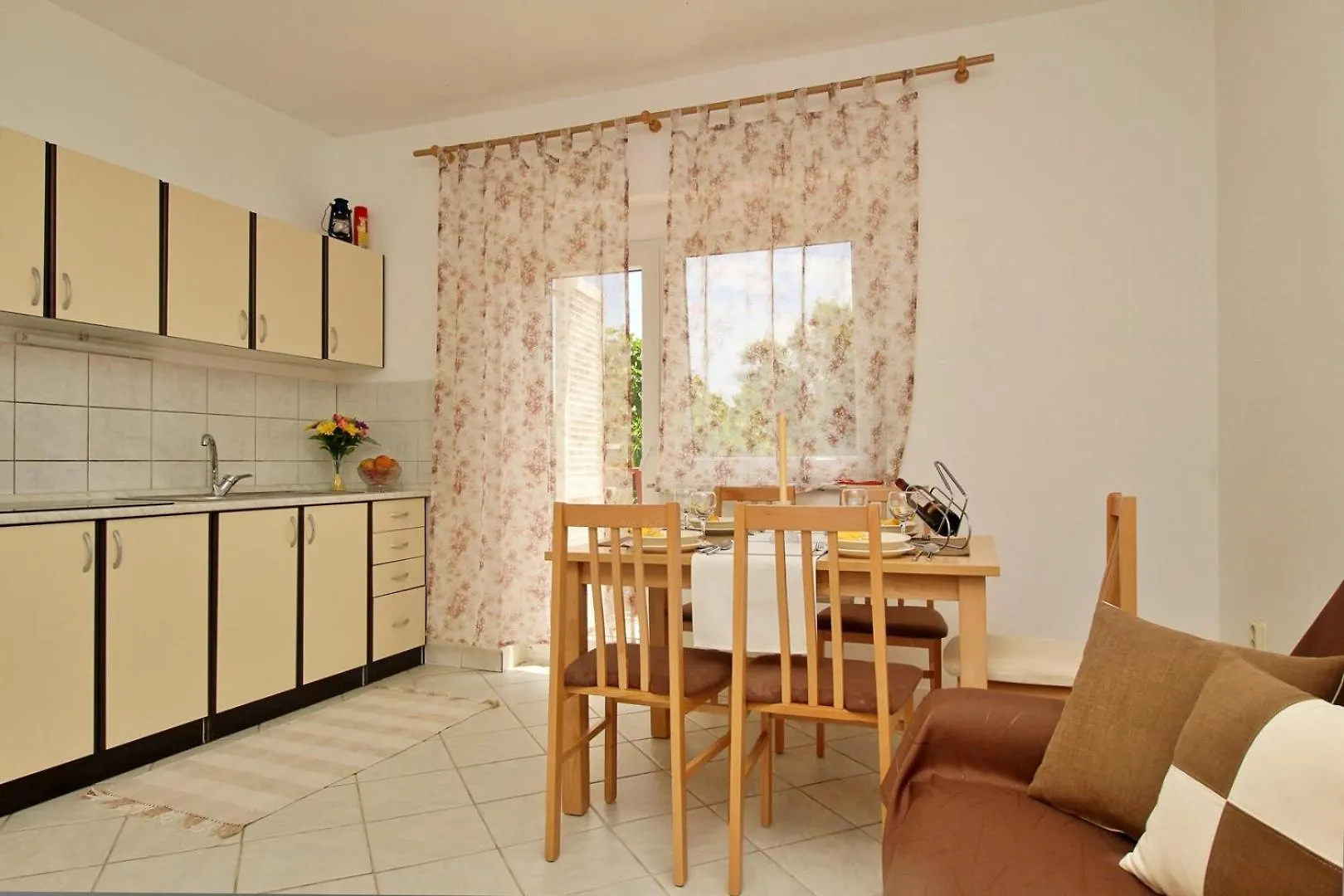 Guest house Apartments Nikolic Silo