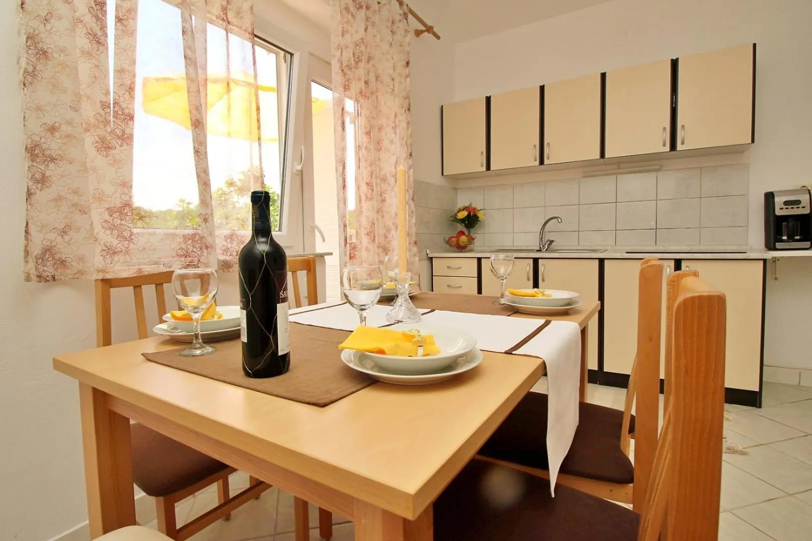Guest house Apartments Nikolic Silo